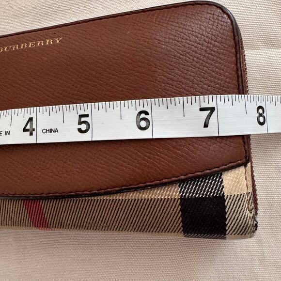 Burberry House Check Elmore Zip Around Clutch Wallet Tan Brown - Picture 8 of 9